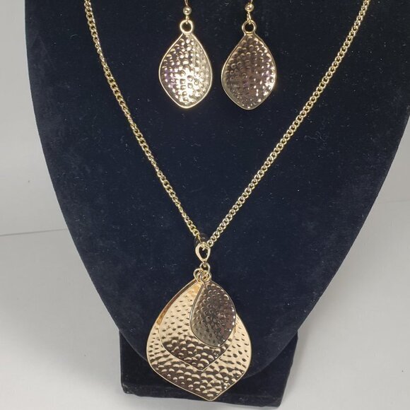 Gold Hammered Teardrop Jewelry Set | Elegant Pendant Necklace & Dangle Earrings - Picture 5 of 11